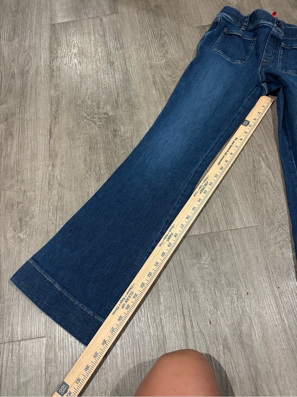 Spanx SPANXshape EveryWear Flare Jeans With Patch Pockets Denim 20850R Size M - Picture 5 of 7